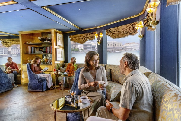 UNIWORLD Boutique River Cruises S.S. La Venezia Panini Bar Lifestyle 1.jpeg